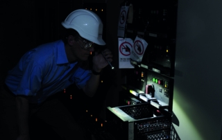 Action_Q1_electric_wall Electrician inspection with professional Q1 penlight