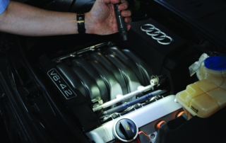 Q3_audi Inspecting Audi V8 engine with Suprabeam Q3 professional flashlight