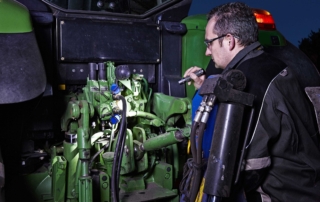 Tractor_flashlight_inspection_1 Tractor engine inspected with the powerful Suprabeam Q7compacy flashlight