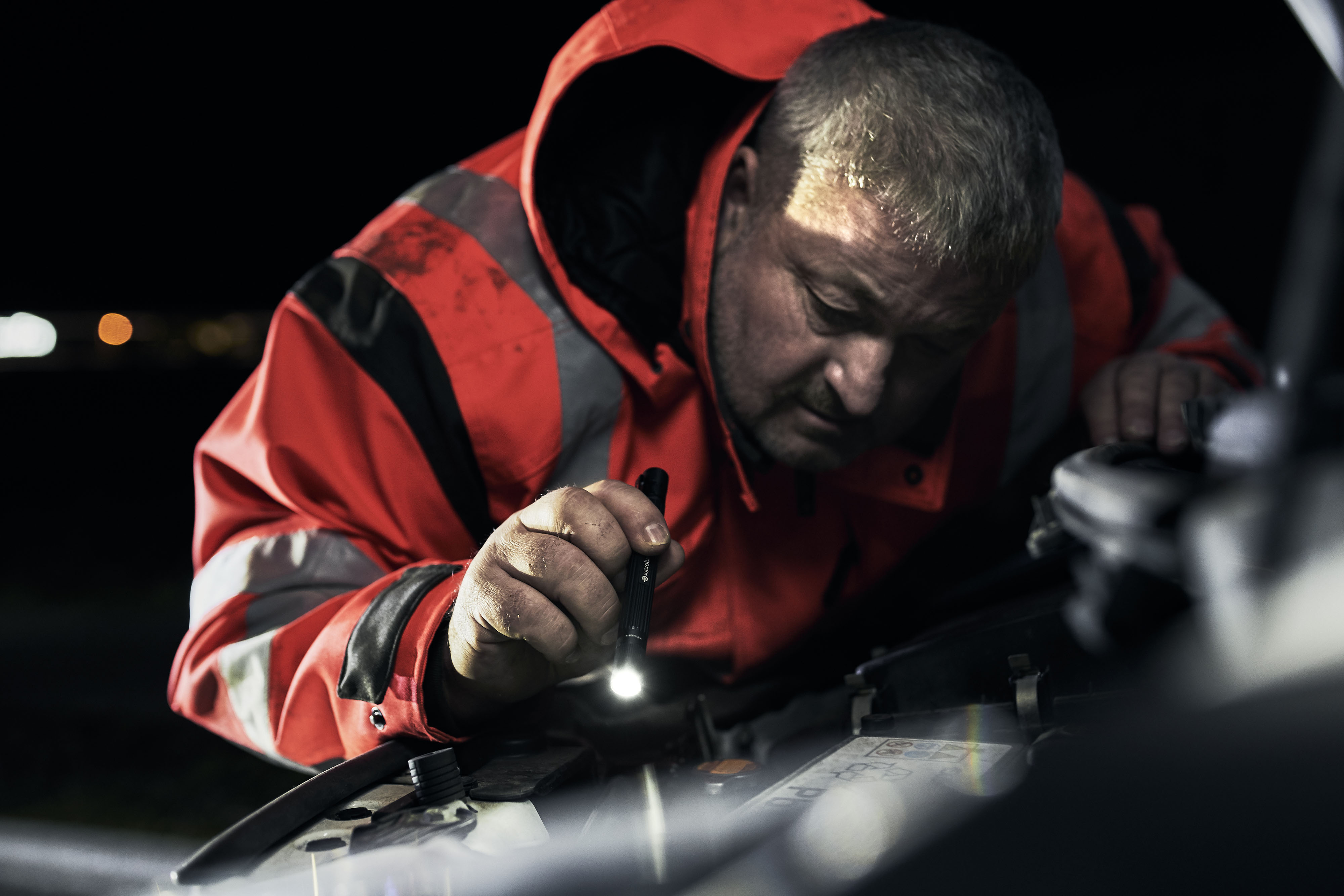 roadside_assistance_12 Roadside assistance officer working with headlamp