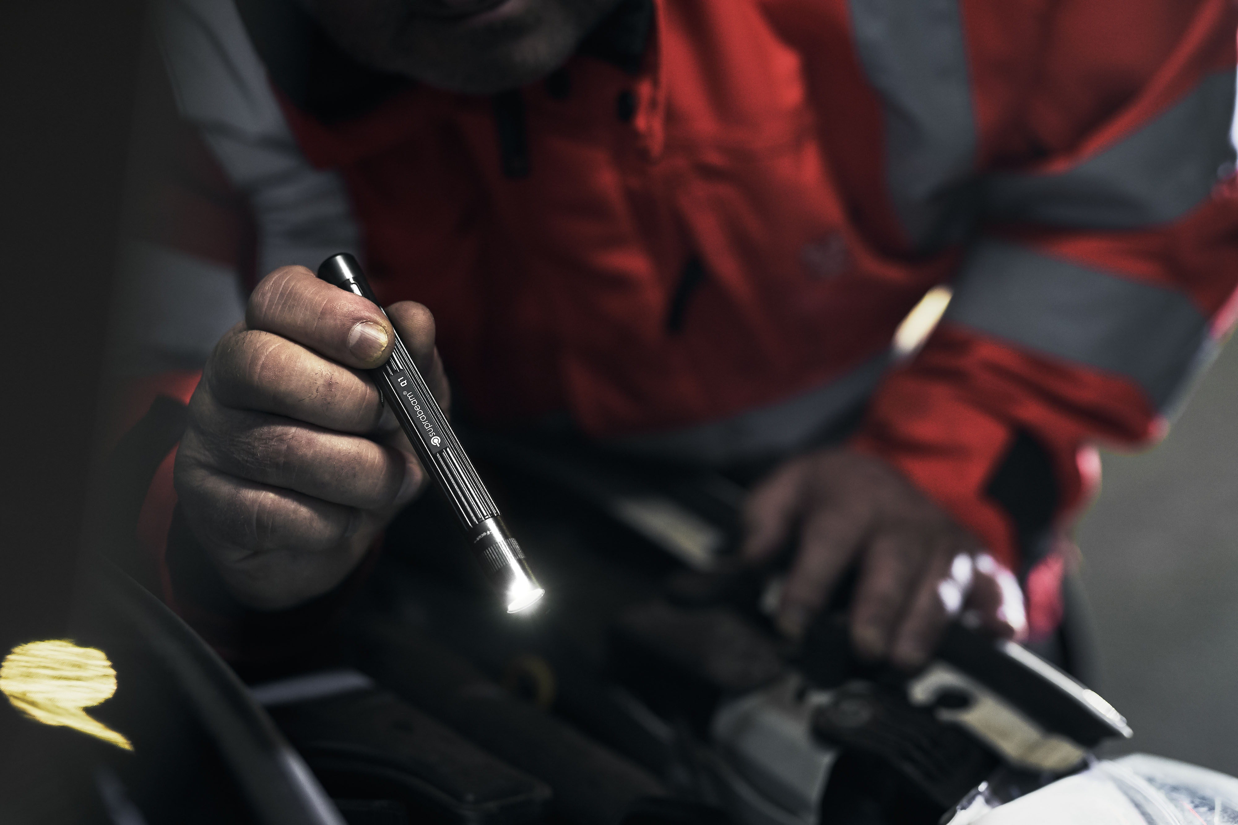 roadside_assistance_15 Roadside assistance officer working with headlamp
