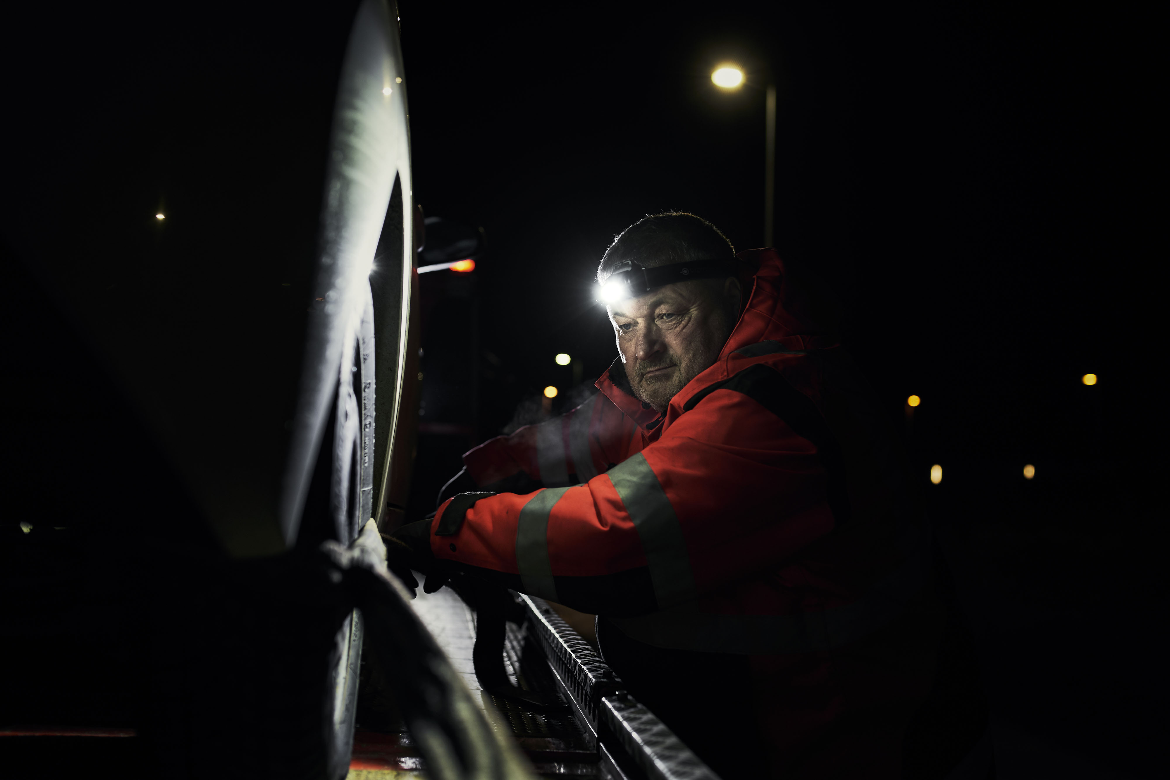 roadside_assistance_4 Roadside assistance offier working with headlamp